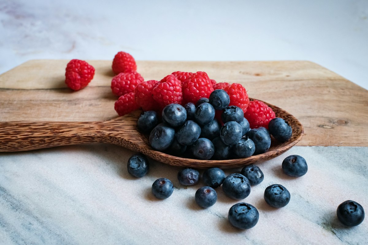 Frisches Gemüse und Obst für Nervengesundheit